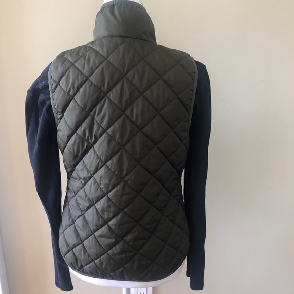 Old Navy Lightweight Puffer Vest - Picture 3 of 6